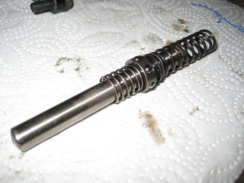 Nockenwellenkettenspanner Innenleben und Zusammenbau.jpg Nockenwellenkettenspanner Innenleben und Zusammenbau.jpg